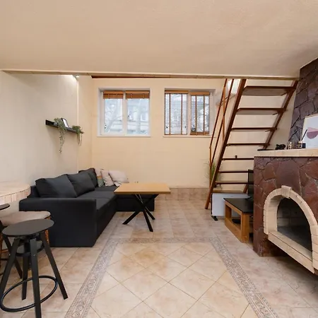 Cozy Nest Charming Loft In The Heart Of 公寓 瓦爾納