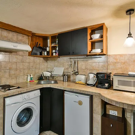 Daire Cozy Nest Charming Loft In The Heart Of *