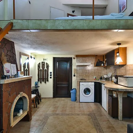 Daire Cozy Nest Charming Loft In The Heart Of