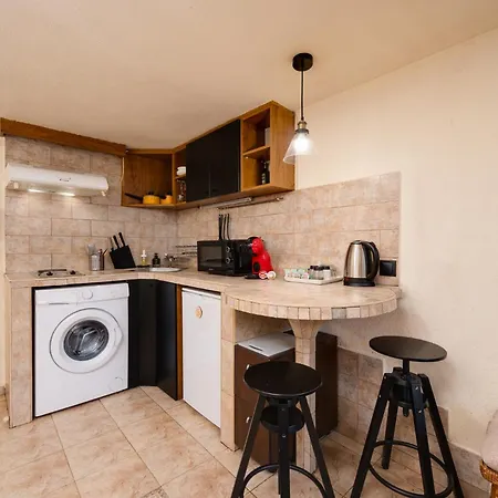 Daire Cozy Nest Charming Loft In The Heart Of *