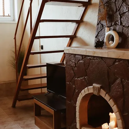 Cozy Nest Charming Loft In The Heart Of