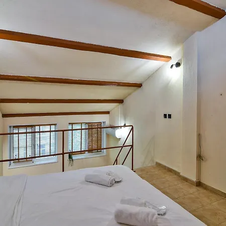 Cozy Nest Charming Loft In The Heart Of Daire *