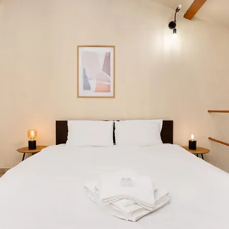 Cozy Nest Charming Loft In The Heart Of Apartamento Varna