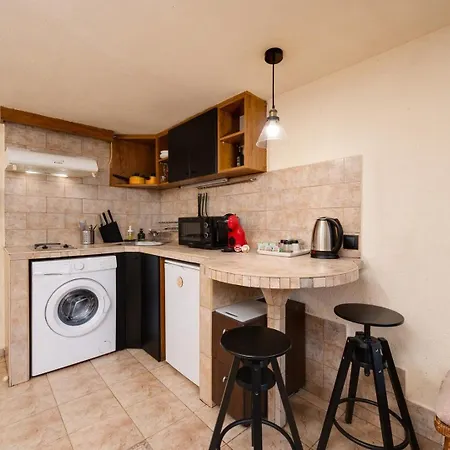 Daire Cozy Nest Charming Loft In The Heart Of *